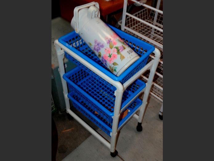 PLASTIC 3-TIER VEGGIE RACK & AN AIR FLASK
