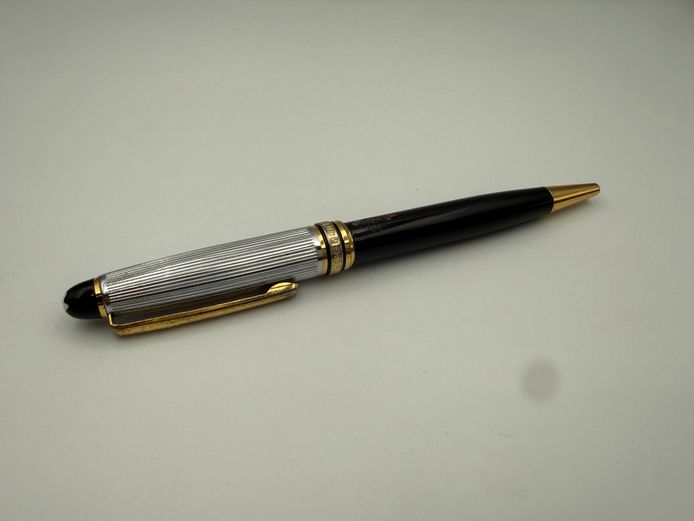 Mont Blanc - Meisterstuck - Black and silver with gold finishing
