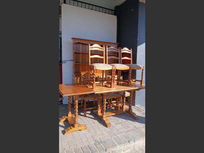 Oak barley twist Diningroom suite.