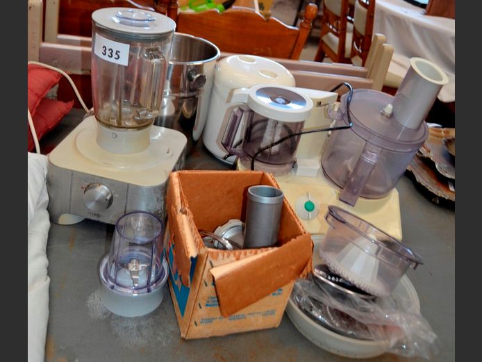 KENWOOD BLENDER, BRAUN FOOD PROCESSOR, STAINLESS STEEL ICE BUCKET, etc [Switch on, untested further]