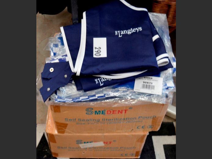 LOT: APRONS, STERILISATION POUCHES, etc