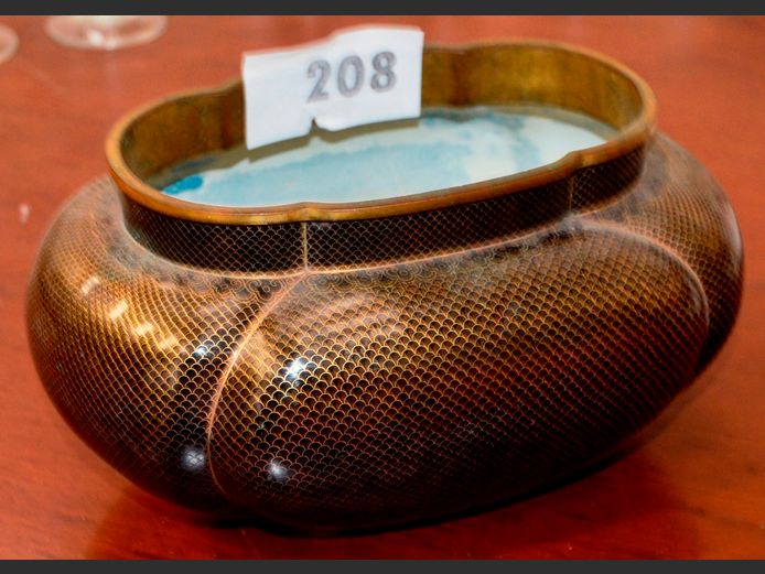 LATE QING DYNASTY CLOISONNE BRUSH WASHER, 25 x 18 x 14cm