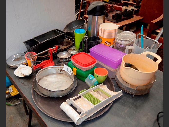 MUFFIN PANS, LOAF TINS, AIR FLASK, etc