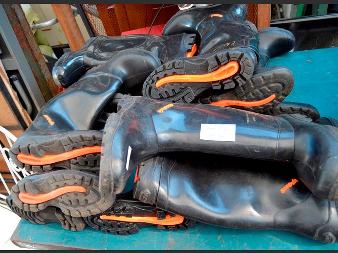 LOT: SHOVA GUMBOOTS