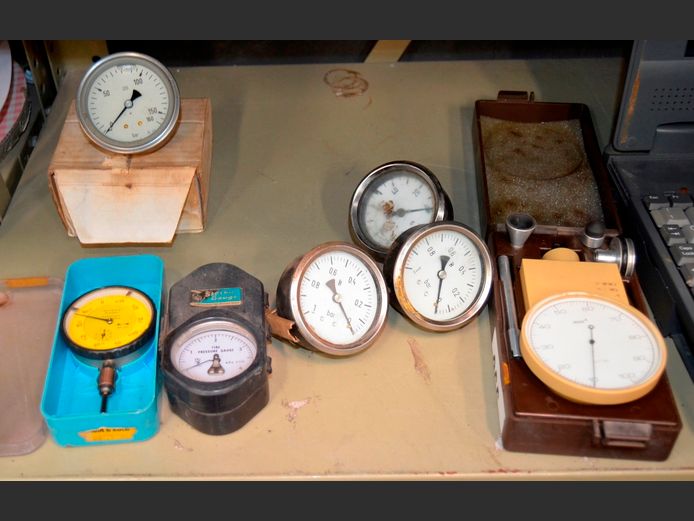 PRESSURE GAUGES, etc [Condition unknown]