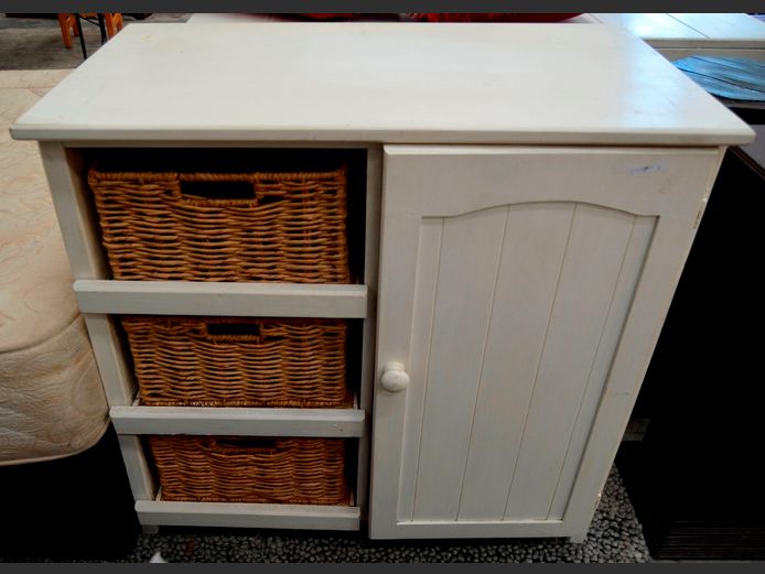 WHITE PAINTED SINGLE DOOR, 3 WICKER DRAWER CABINET, 90 x 50 x 87cm