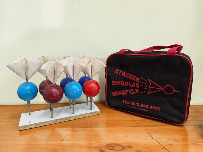Vintage Stryker Pinbola Graspyle Outdoor Lawn Game Set