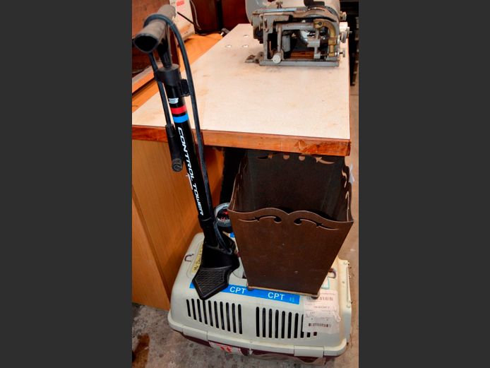PET CARRIER, PUMP & METAL WASTE BIN [18,30]