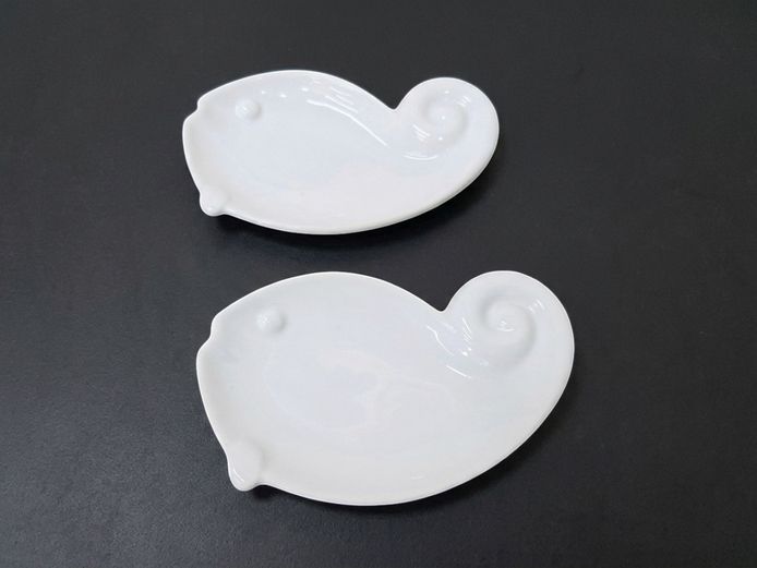 Pair of Carrol Boyes Porcelain Stylised Fish / Paisley Sauce Dishes