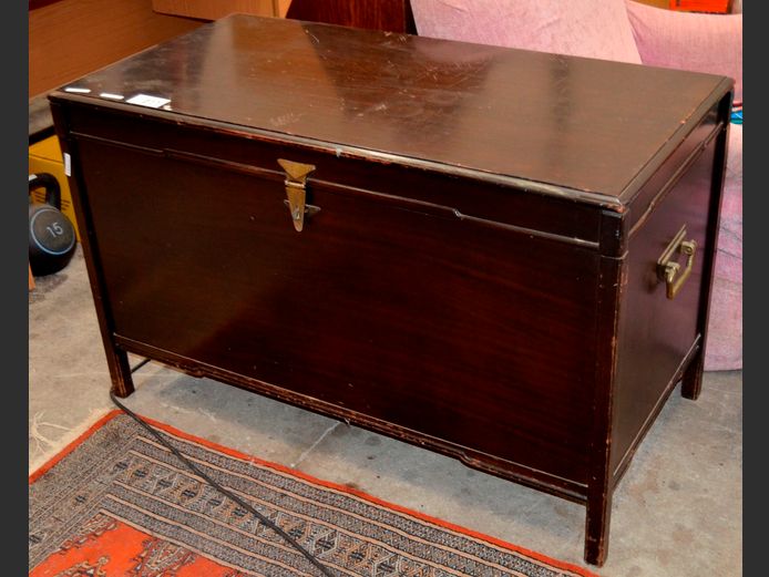 VINTAGE MAHOGANY KIST, 109 x 55 x 68cm [Scuffed]