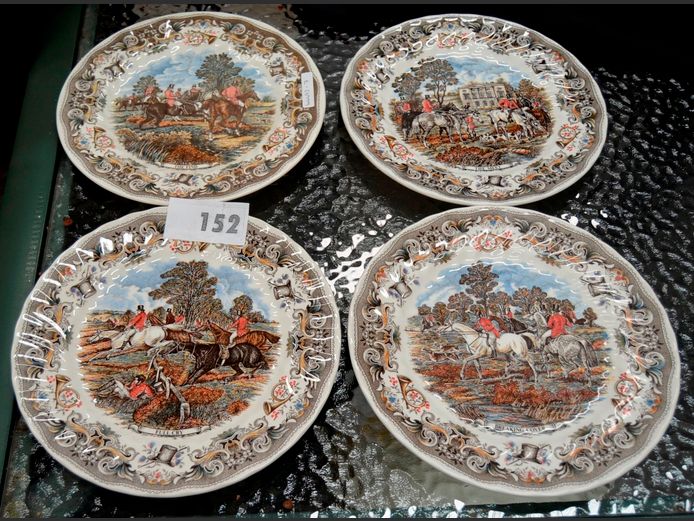 SET OF 4 CHURCHILL WALL PLATES "HUNTING SCENES", 25cm Diameter