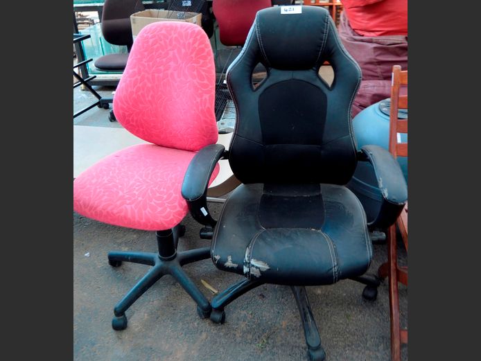 BLACK LEATHER TOUCH OFFICE CHAIR & A PINK SWIVEL TYPIST'S CHAIR [Leather touch peeling, Hole to upholstery on typist's chair]