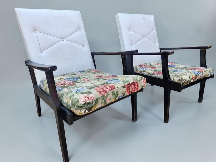 Pair of Mid-Century Modern Style Armchairs with Floral Cushions
