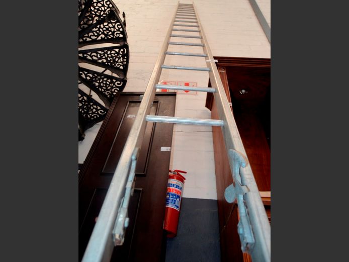 ALUMINIUM 18-STEP LADDER