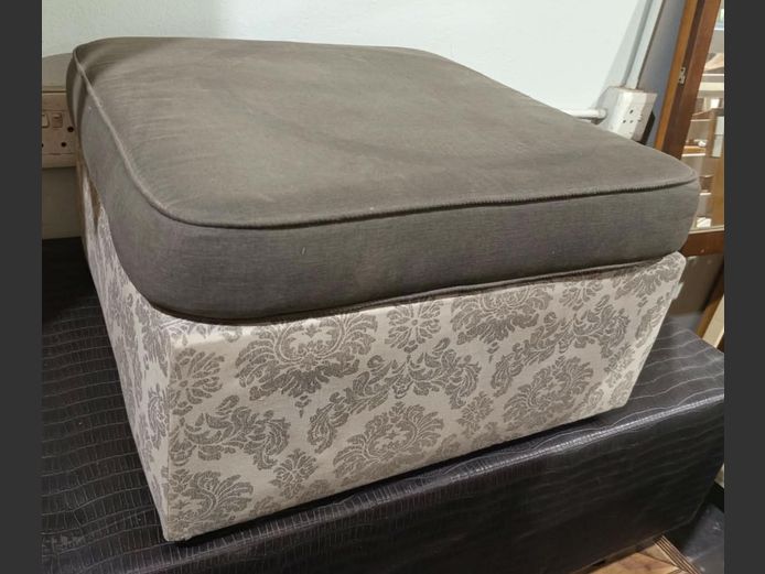 CREAM & GREY UPHOLSTERED OTTOMAN, 65 x 65 x 36cm