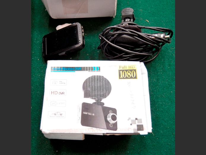 LOT: 2 x DASH CAMS [Untested]