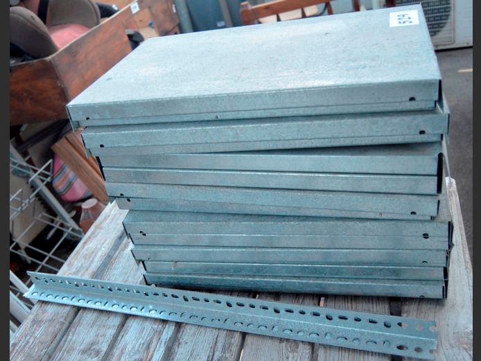 LOT: GALVANISED SHELF COMPONENTS