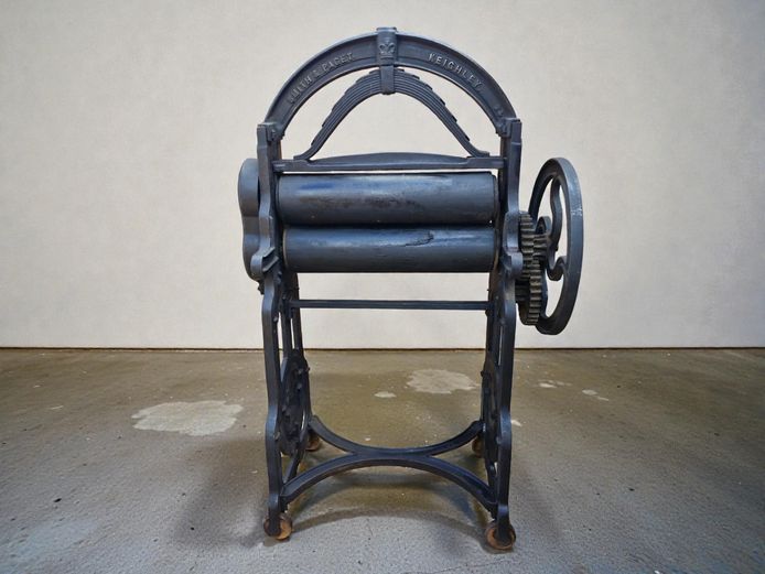 Victorian Era Smith & Paget "New Crown Jewel" Cast Iron Mangle