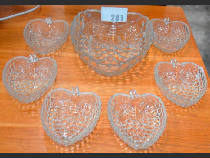 GLASS STRAWBERRY SHAPED 7-PIECE DESSERT SET