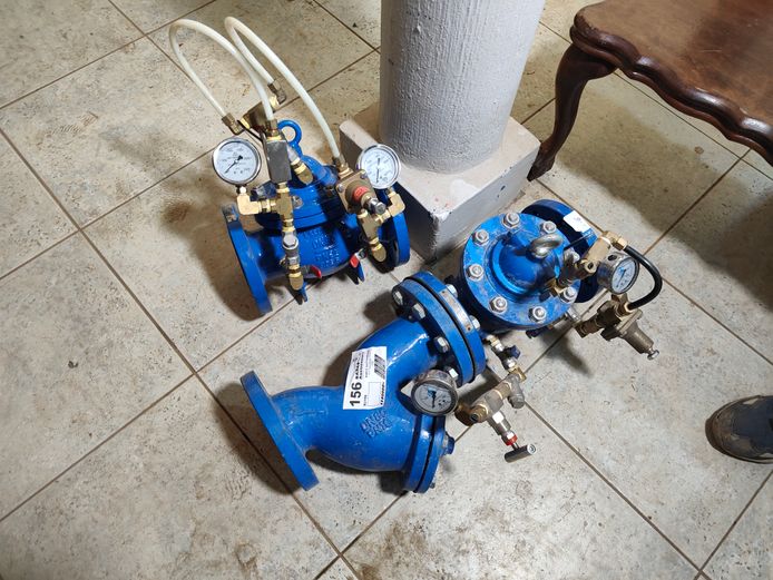 2 X CONTROL VALVES