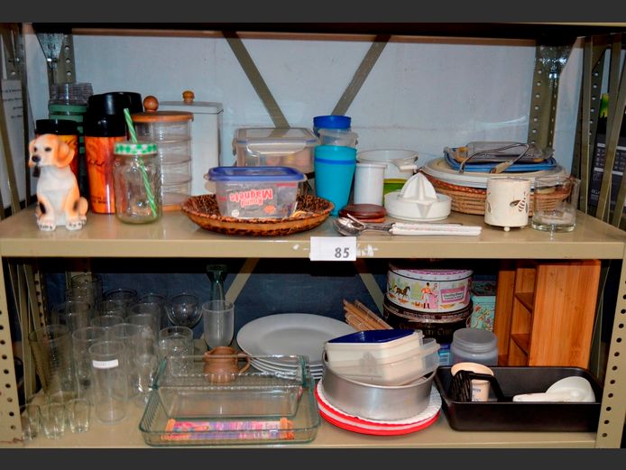 LOT ON 2 SHELVES: DRINKING GLASSES, OVEN DISHES, COLLECTABLE TINS, etc