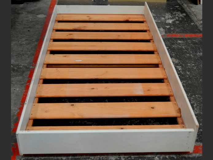 WHITE SINGLE PULL-OUT DIVAN [No mattress]