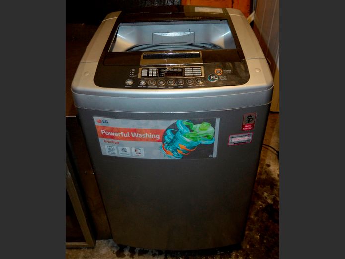 LG TURBO DRUM TOP LOADING WASHING MACHINE [Switches on, untested further, lid damaged] [#: 427583642]