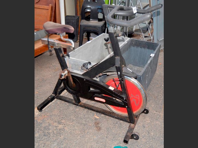 STAR TRAC SPINNING BIKE