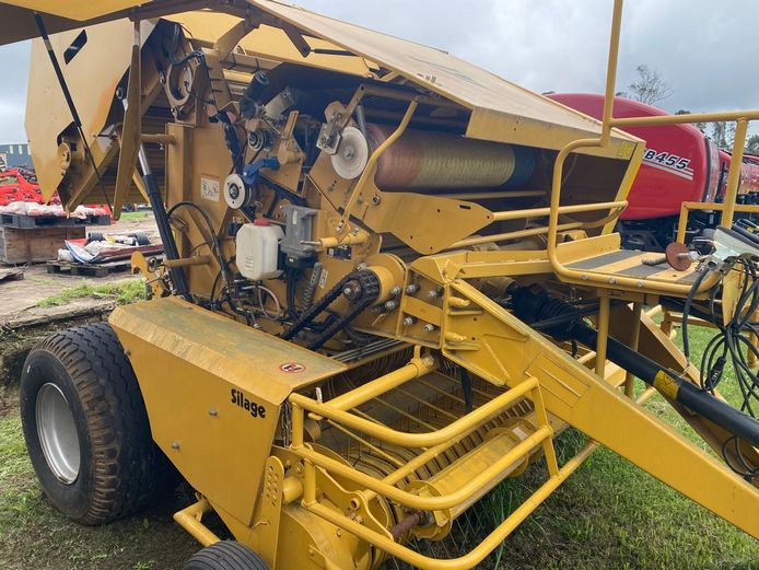 VERMEER 404 PRO BALER