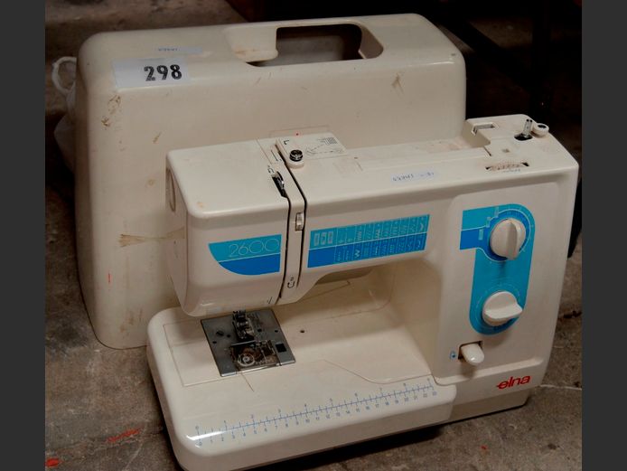 ELNA 2600 SEWING MACHINE WITH CASE [Switches on, untested further, needs a service]