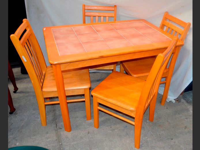 BEECHWOOD TILED TOP DINING TABLE WITH 4 MATCHING CHAIRS, 116 x 76 x 75cm [7,34]