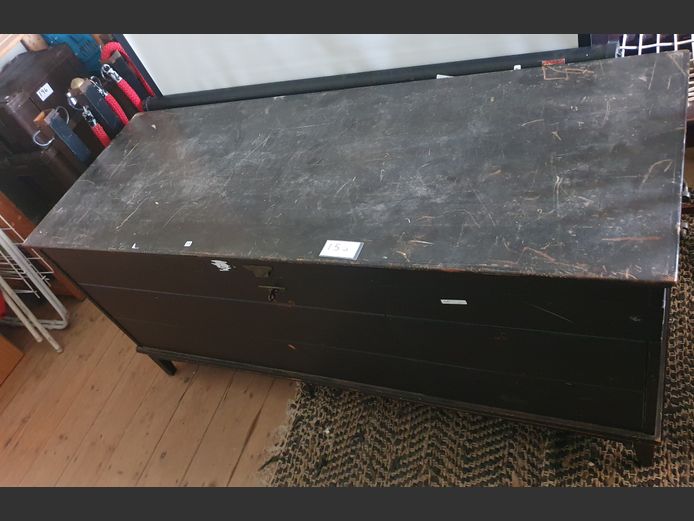 BRIGHTONS FURNITURE STAINED KIST
