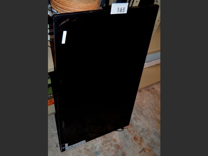 O 32" LED TV [Switches on, screen cracked] ### LICENCE PLEASE ###