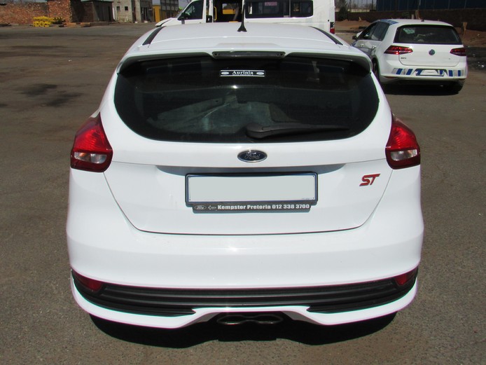 2015 White FORD FOCUS ST - 25CB