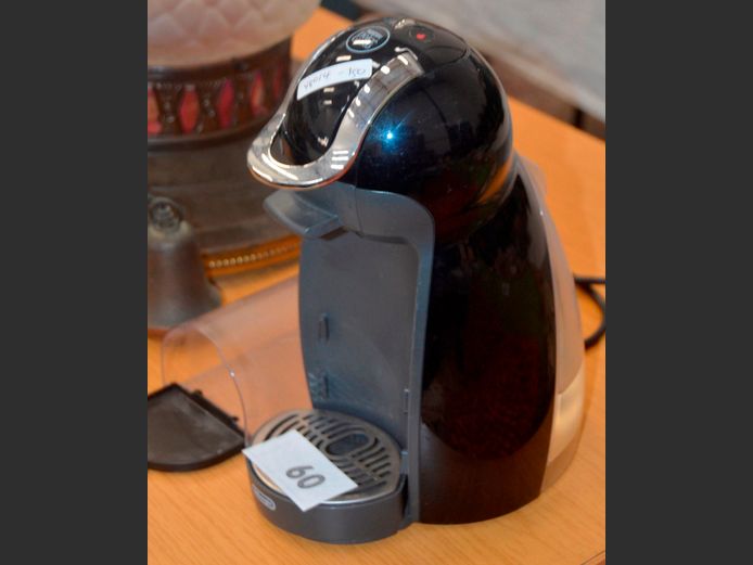 NESCAFE DOLCE GUSTO COFFEE MACHINE [Switches on, untested further]