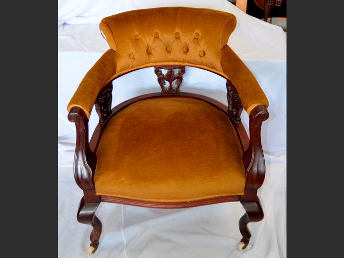 MAHOGANY & MUSTARD UPHOLSTERED BOUDOIR CHAIR ON CASTORS