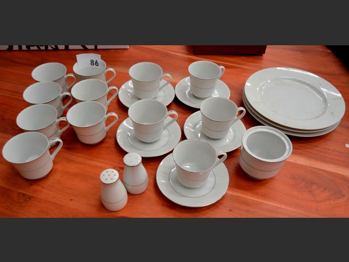 SILVER LACE WHITE WITH SILVER RIM 18-PIECE PART TEA SET & DINNER PLATES
