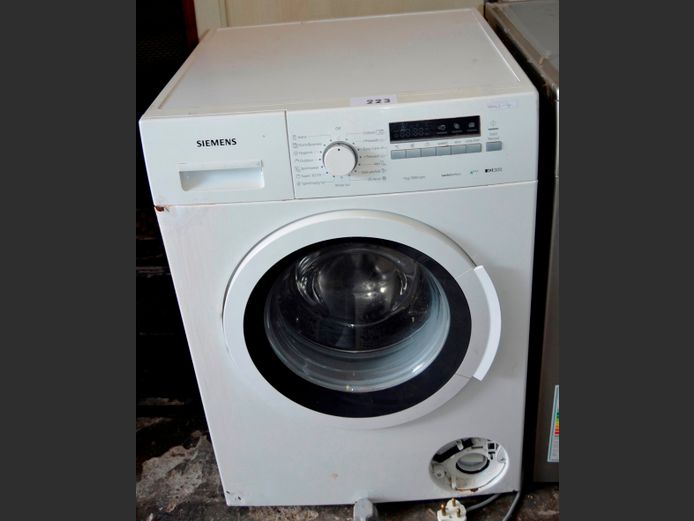 SIEMENS IQ300 VARIO PERFECT 7kg  FRONT LOADING WASHING MACHINE [Switches on, untested further, rusted, drain cover needed]