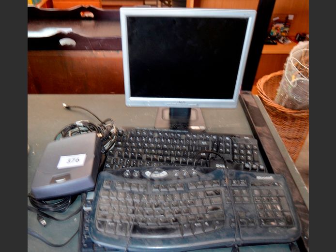 LOT: ACER MONITORS & 6 x KEYBOARDS [Switch on]