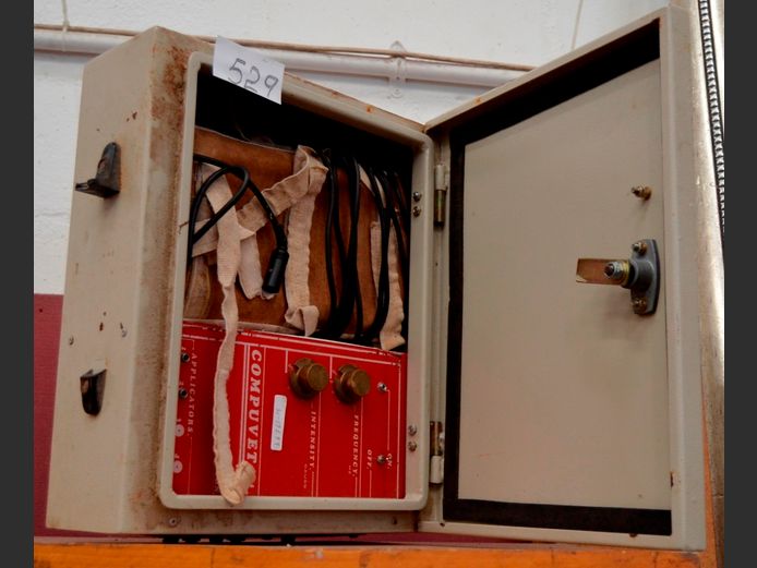 VINTAGE ELECTRONIC HEALING SYSTEM IN CASE, 40 x 32 x 16cm [Untested]