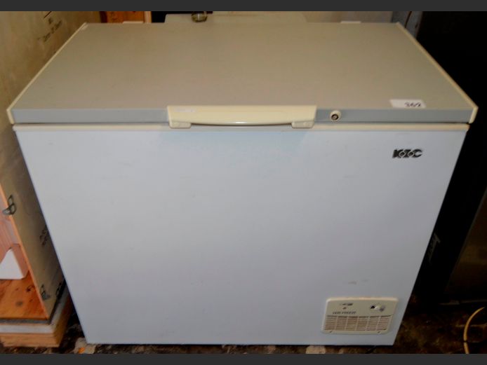 KIC 448 LITRE CHEST FREEZER [Getting cold]