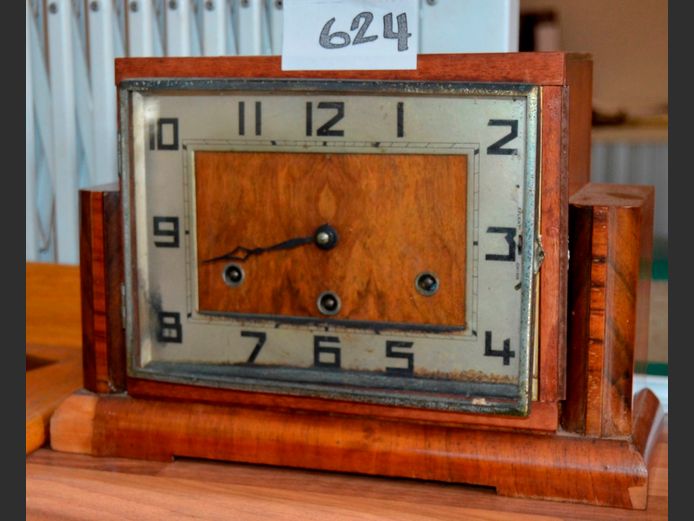 ART DECO MANTLE CLOCK WITH KEY, 32.5 x 12 x 21.5cm [In need of restoration]