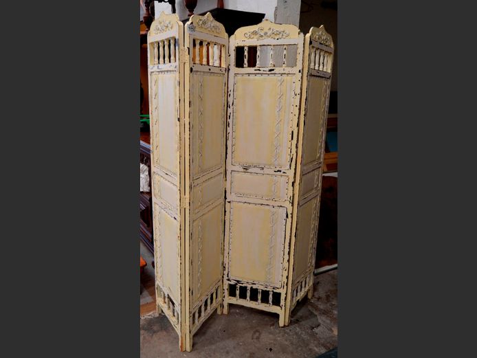 PAINT TECHNIQUE ROOM DIVIDER