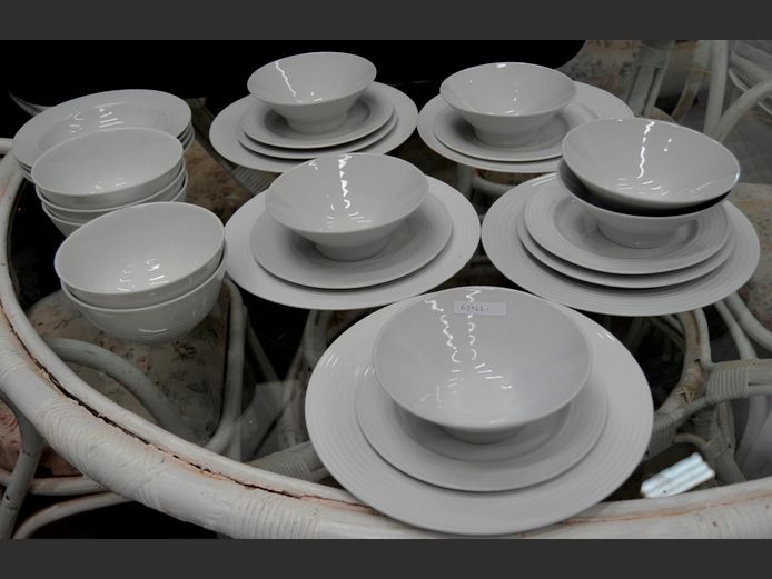 WOOLWORTHS 27-PIECE PART BREAKFAST SET