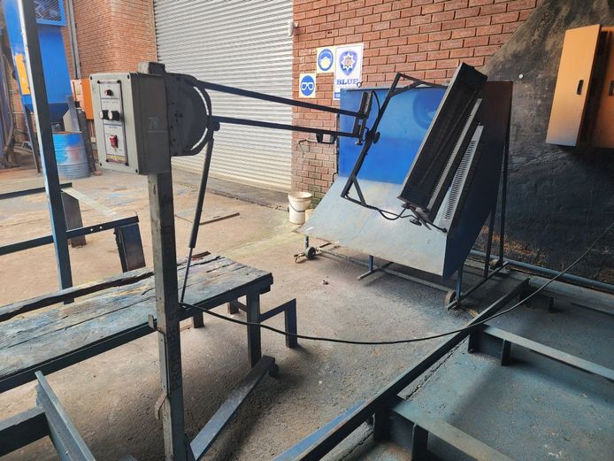MOBILE 3 HEAD INFRA-RED DRYING LAMP