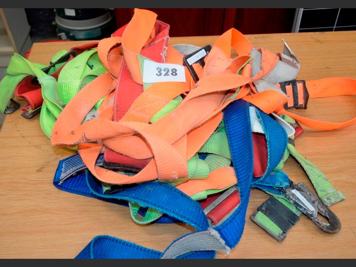 LOT: SAFETY HARNESSES