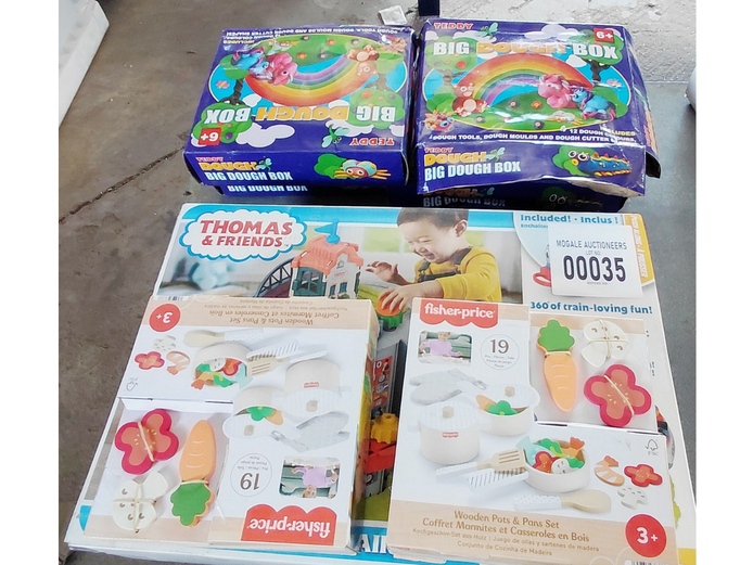 LOT OF 2 FISHER PRICE WOODEN TOYS/ THOMAS & FRIENDS TRAIN SET/ 4X BIG DOUGH BOX 