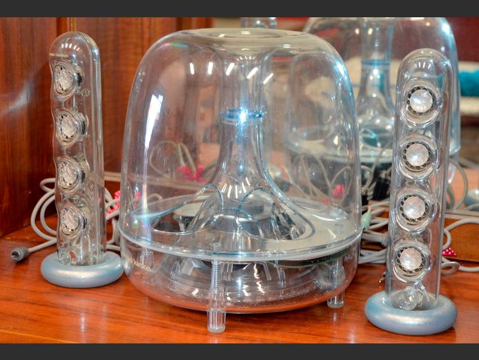 HARMON KARDON SPEAKER SET [Switches on, untested further]