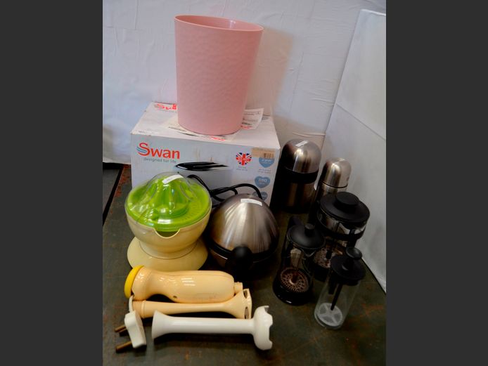 SWAN 2-SLICE TOASTER, MELLERWARE JUICER, ELECTRIC EGG BOILER, etc [Switch on, untested further]