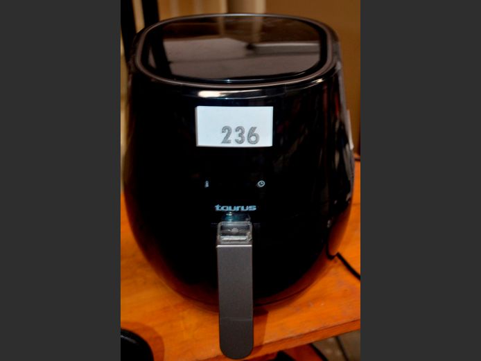 TAURUS AIR FRYER [Switches on, untested further]